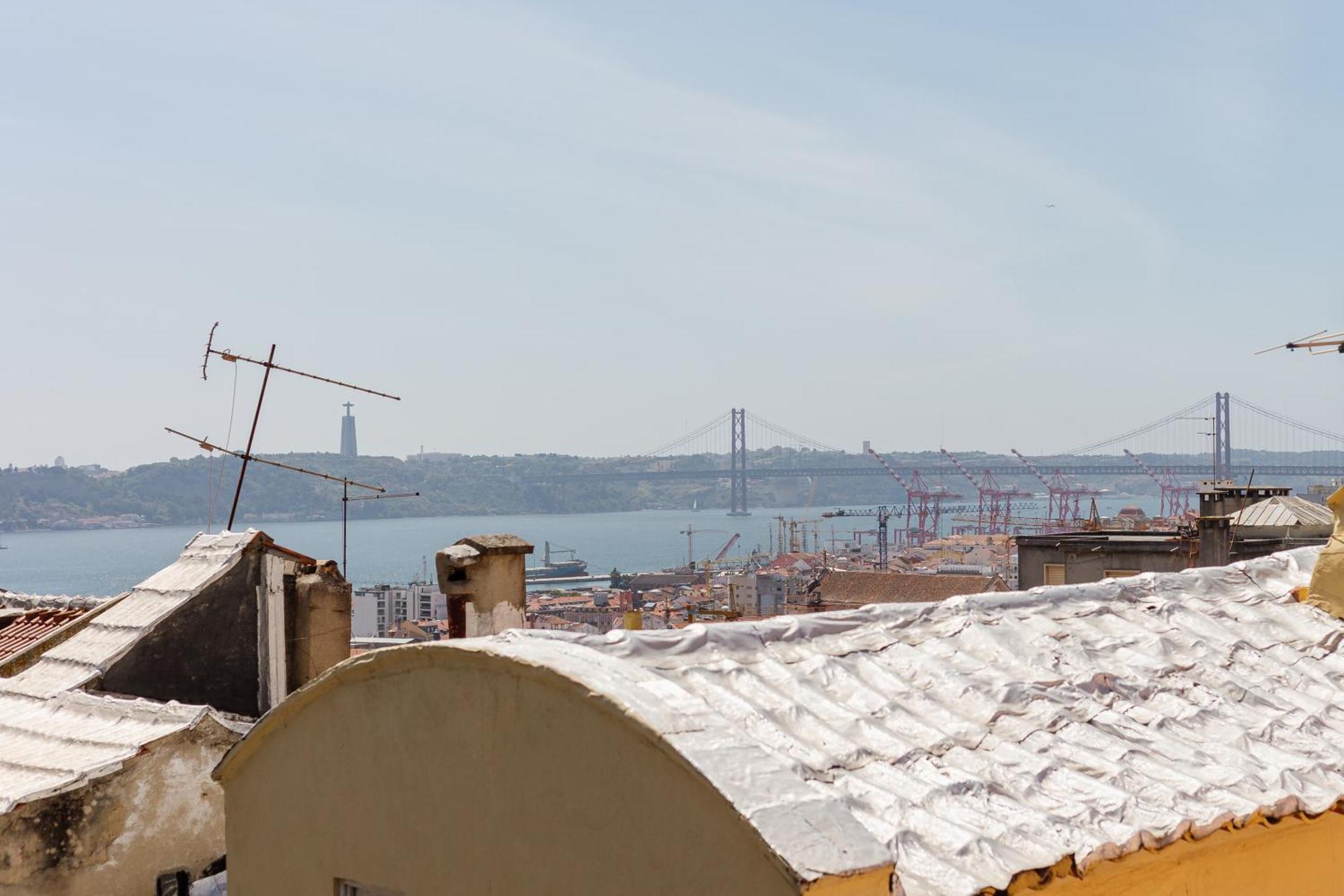 Amazing Tailor Made Penthouse With A View Apartment Lisbon Exterior photo